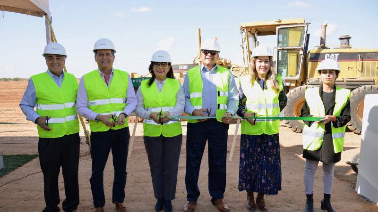 Colocan primera piedra para construir parque logístico